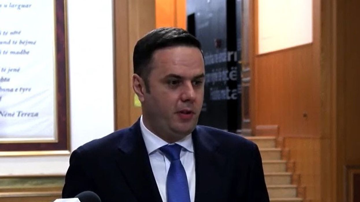 Abdixhiku: Seanca shou njëpartiak, Kurti dëshiron shtyrjen e datës së zgjedhjeve Abdixhiku: Seanca shou njëpartiak, Kurti dëshiron shtyrjen e datës së zgjedhjeve