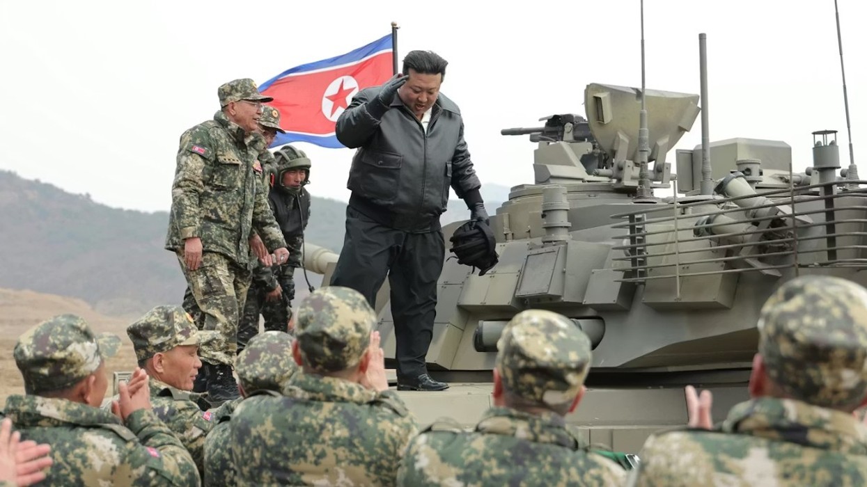 Kim Jong-un lavdëroi ushtarët koreano-veriorë që kryen vetëvrasje për të mos u kapur rob në Ukrainë