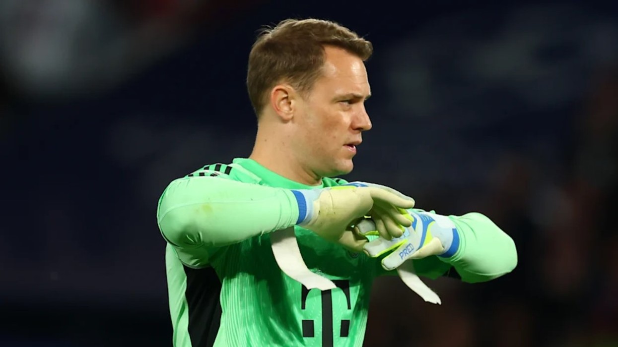 Momenti që se pa askush: Neuer pati një përplasje me fëmijën e topave gjatë duelit me PSG-në