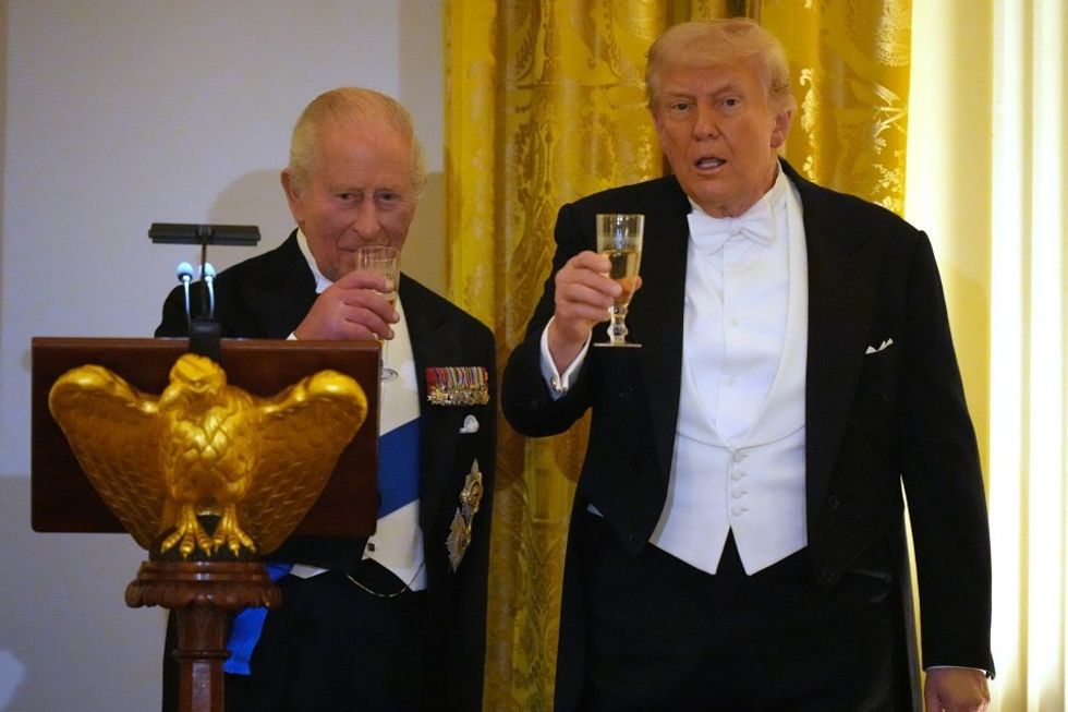 Mbreti Charles bën shaka duke thënë se Trump dhe amerikanët do të flisin frëngjisht nëse nuk do të ishin britanikët