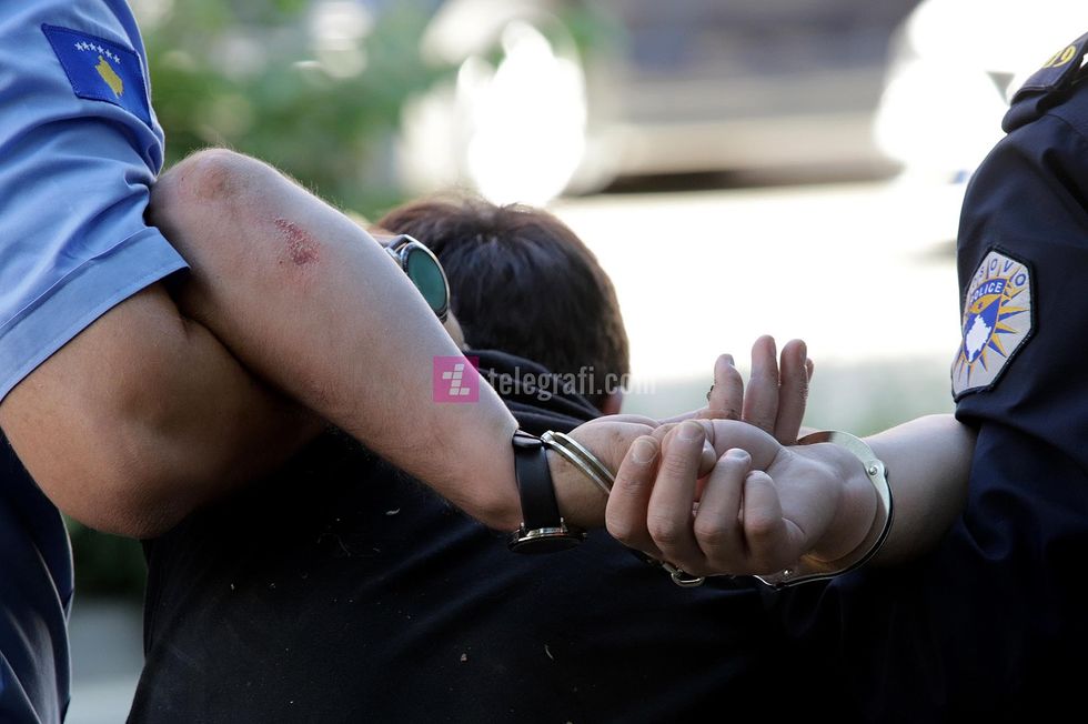 Therin me thikë një person në Prizren, arrestohen dy të dyshuar