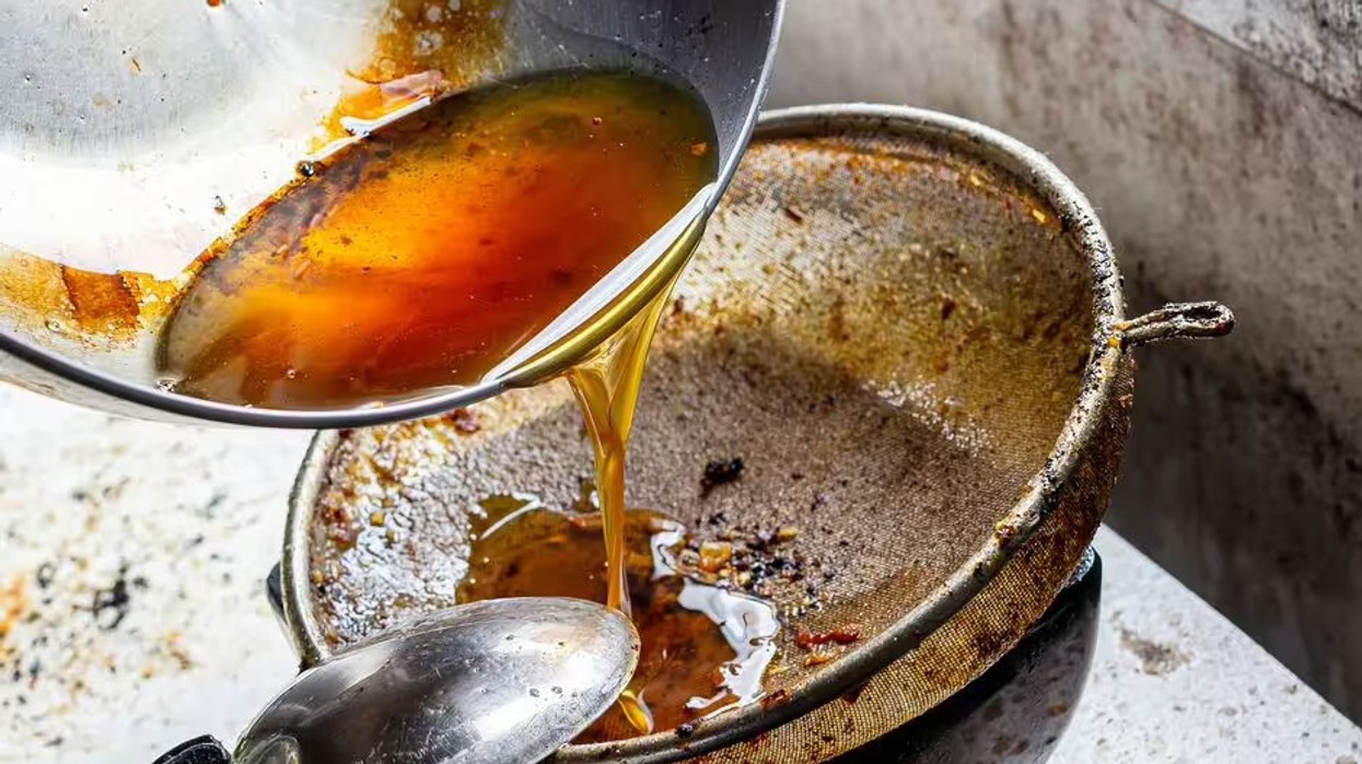 Asnjëherë në lavaman, vendi ideal për të hedhur vajin e përdorur të gatimit