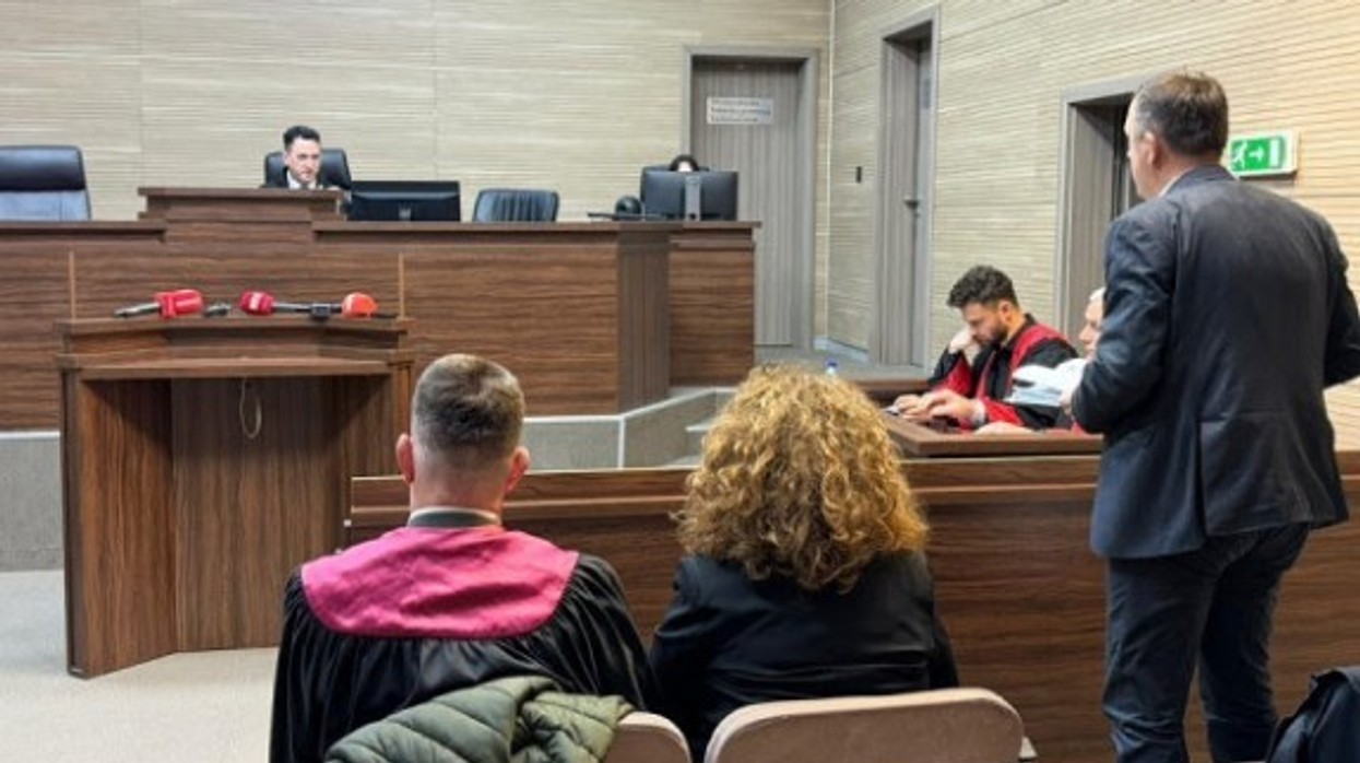 Gjyqi për gazin në kuvend, mbrojtja me vërejtje për provat e prokurorisë