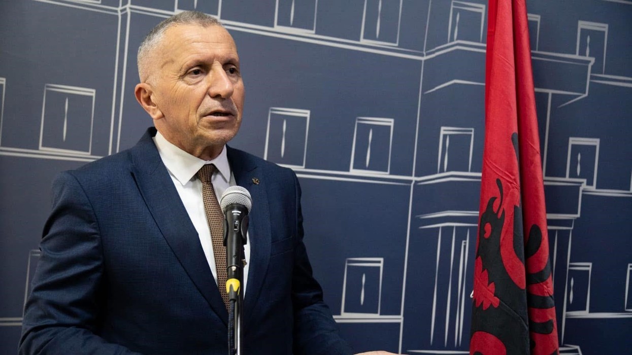 Bllokim i donacioneve nga Kosova, Kamberi: Bankat po bëhen instrument i diskriminimit ndaj shqiptarëve