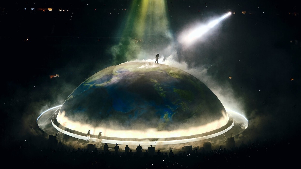 Ye live në Shqipëri – një shfaqje e vetme në stadium në Tiranë