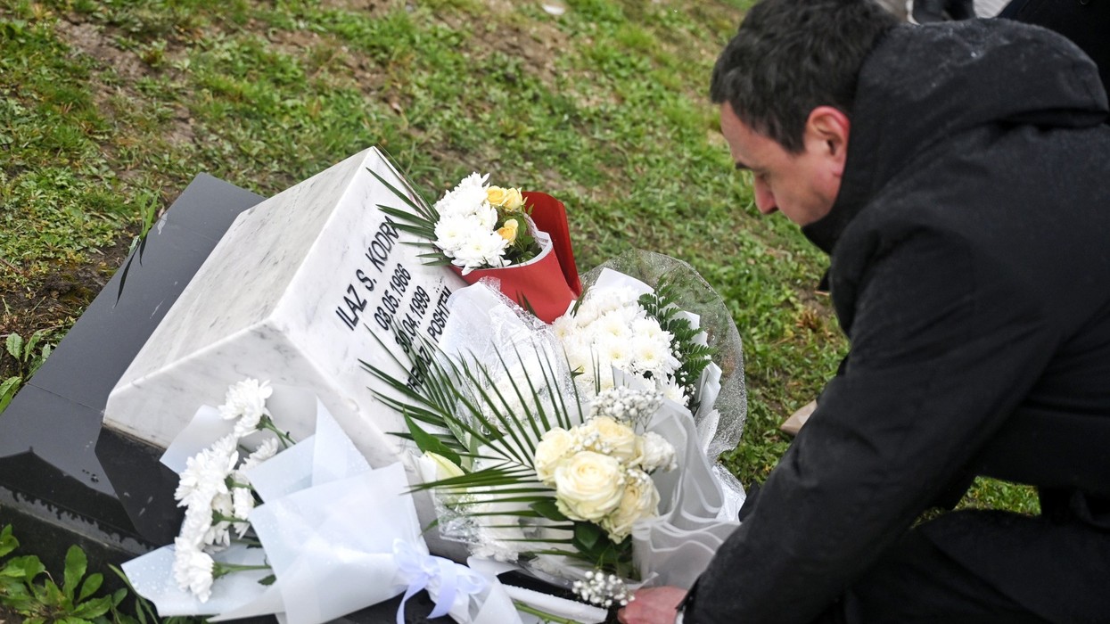 Kurti nderon Ilaz Kodrën në 27-vjetorin e rënies: Do të shkruhet me shkronja të arta në histori