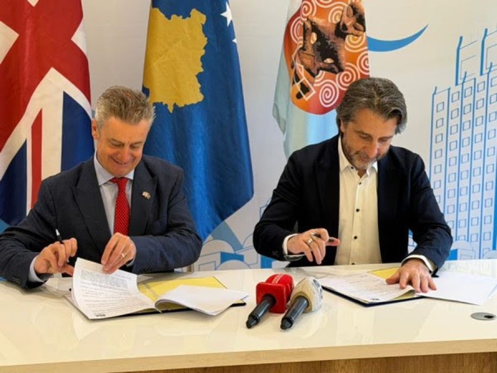 ​Prishtina dhe Mbretëria e Bashkuar forcojnë partneritetin: Bursa të reja “Chevening” për studentët e Kosovës