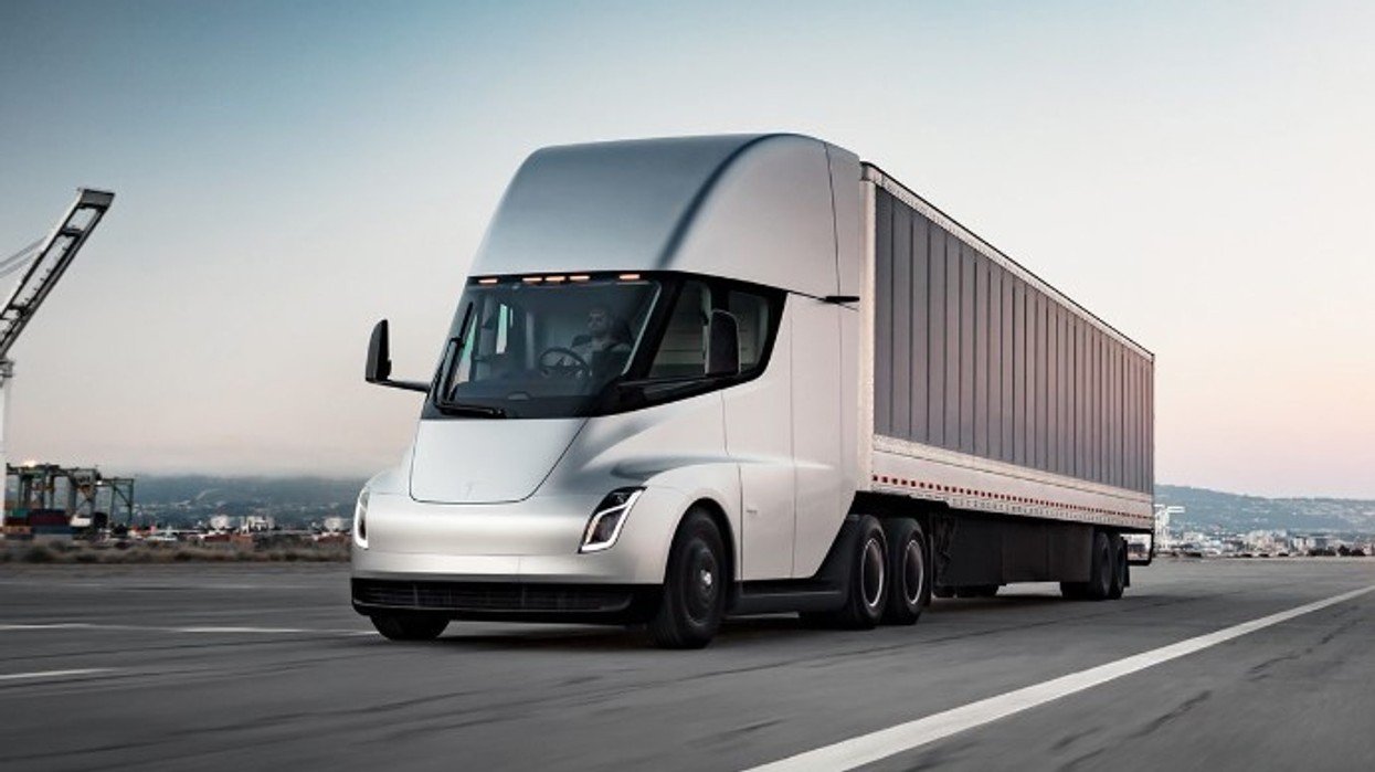 Tesla nis prodhimin masiv të kamionit elektrik Semi