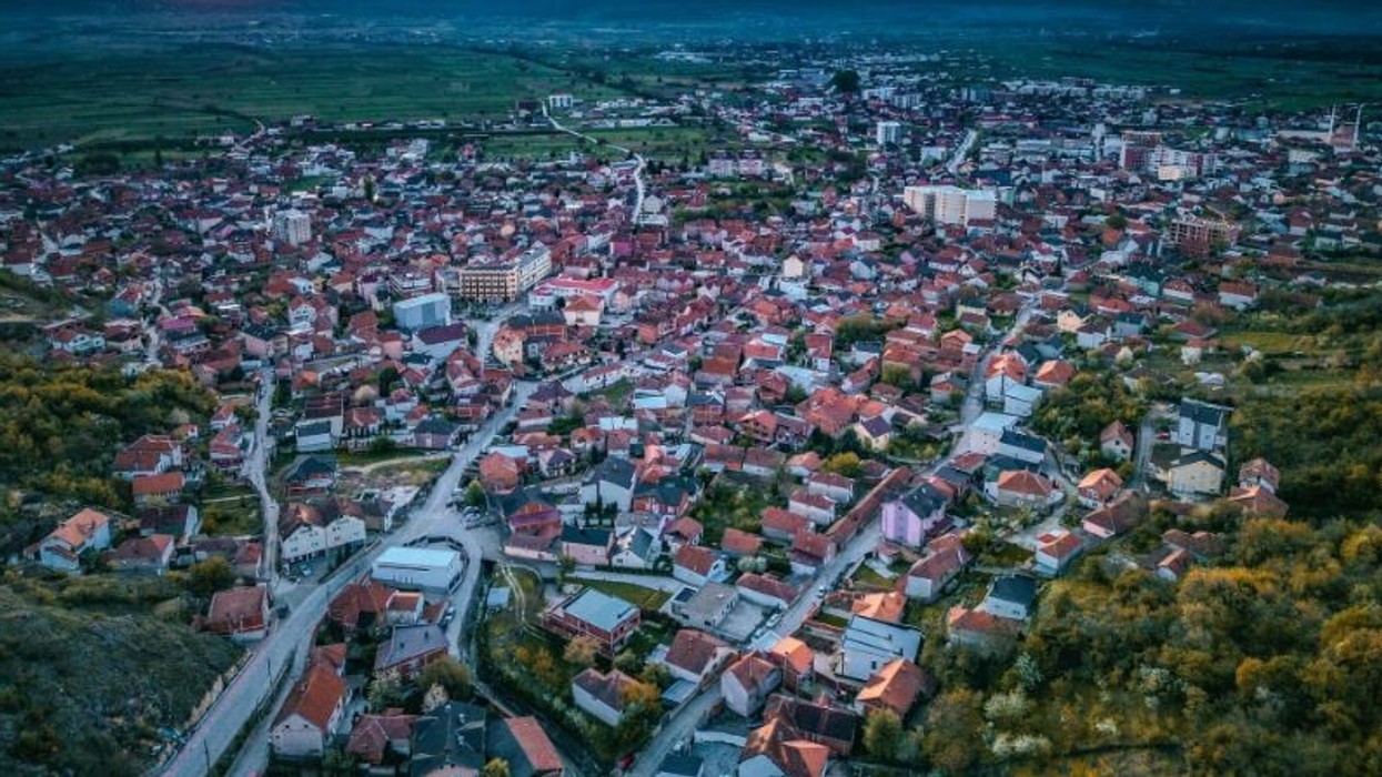 Serbia bllokon fondet për shqiptarët e Luginës, Qeveria: Kemi njoftuar BE-në dhe ndërkombëtarët