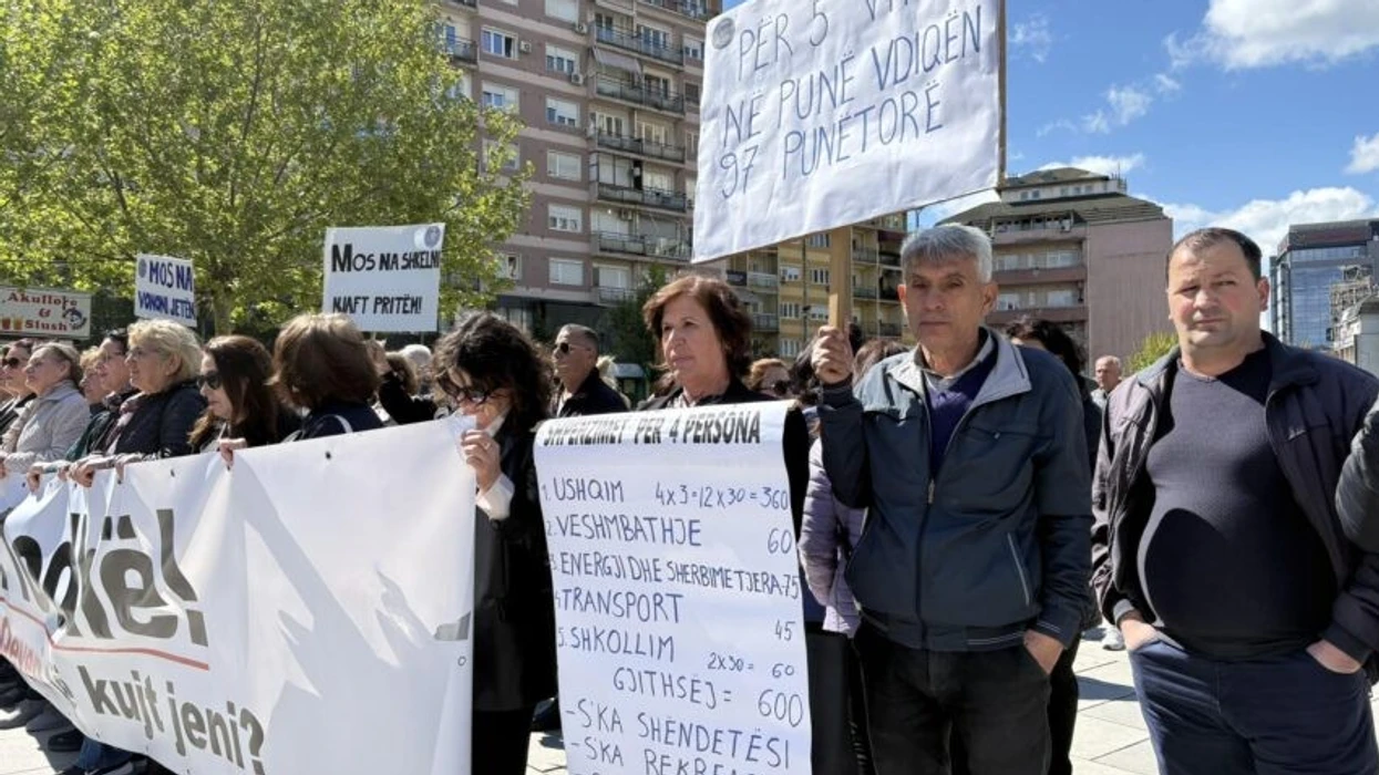 “Jemi lodhë, Parlament – Qeveri të kujt jeni?”, nis protesta e punëtorëve të sektorit privat