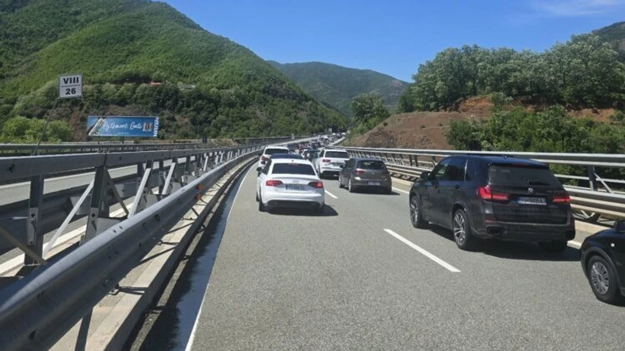 Kosovarët ia mësyjnë Shqipërisë për 1 Maj