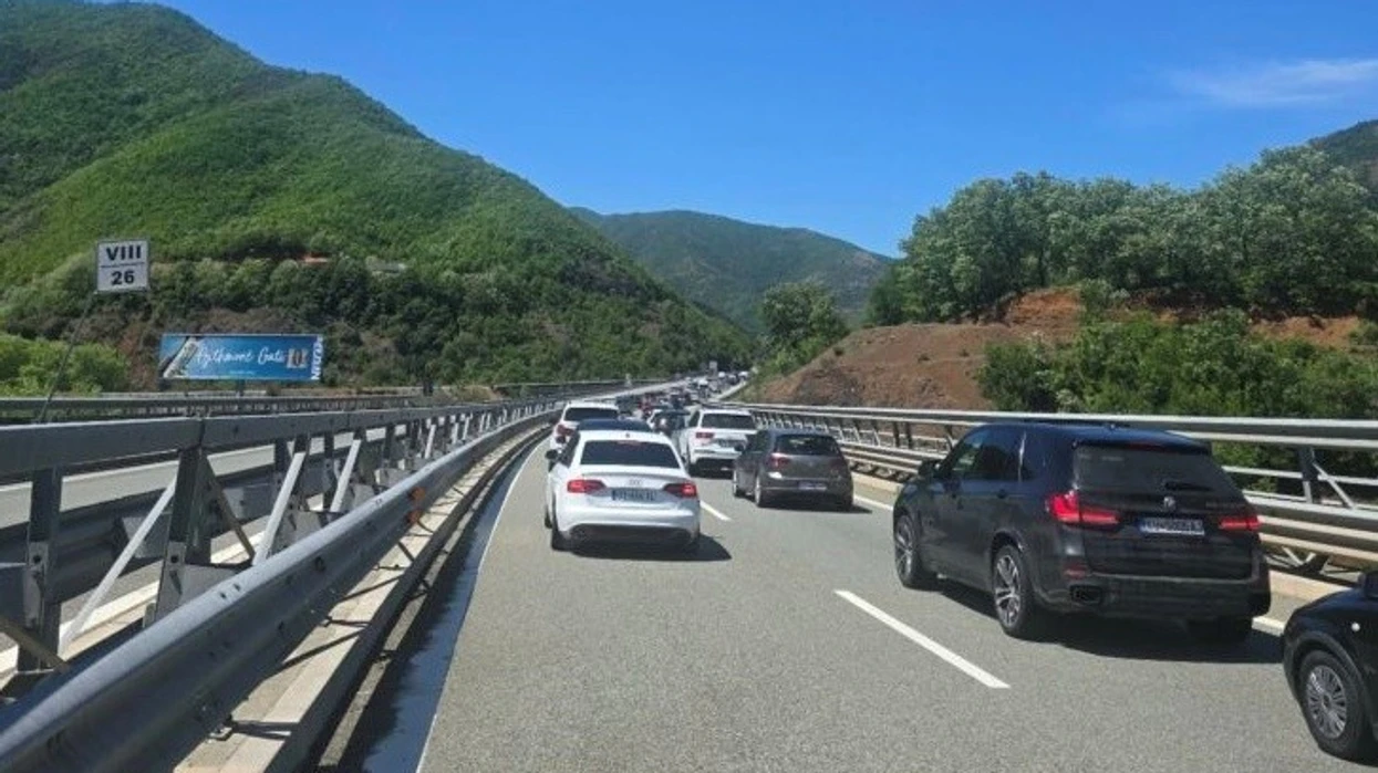 Kosovarët ia mësyjnë Shqipërisë për 1 Maj