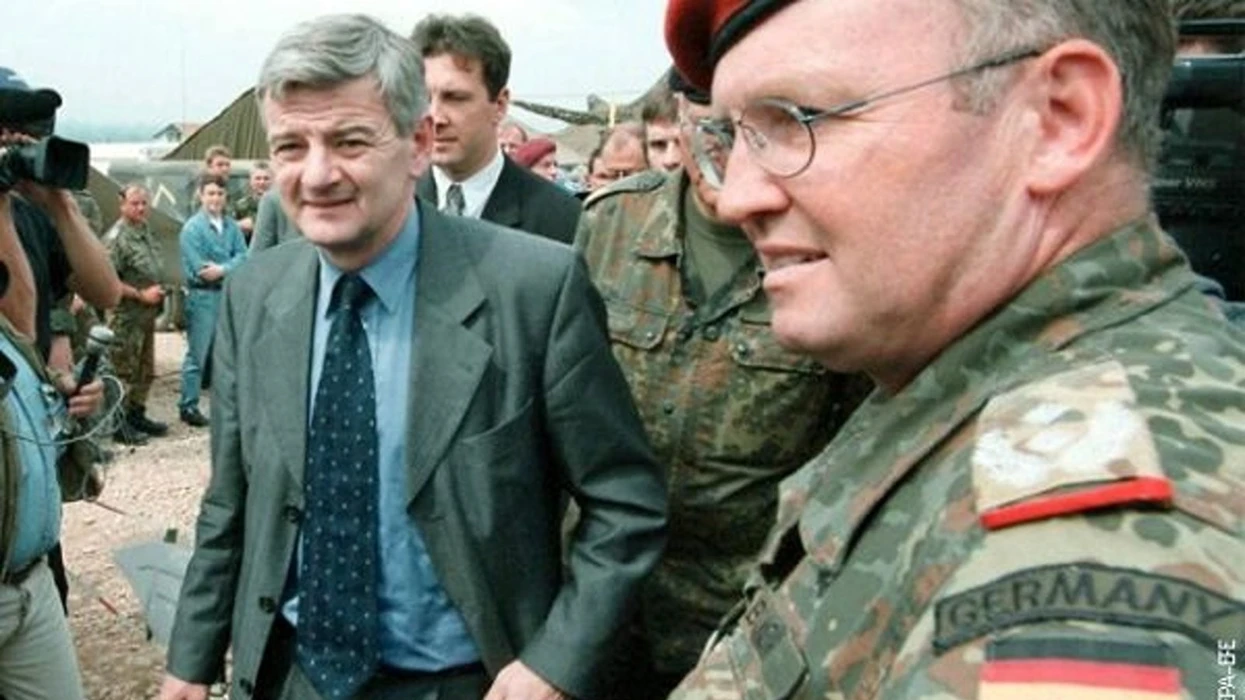 Fischer mbron ndërhyrjen në Kosovë më 1999: Keqardhje që mu desh shumë kohë ta kuptoja natyrën e vërtetë të konfliktit