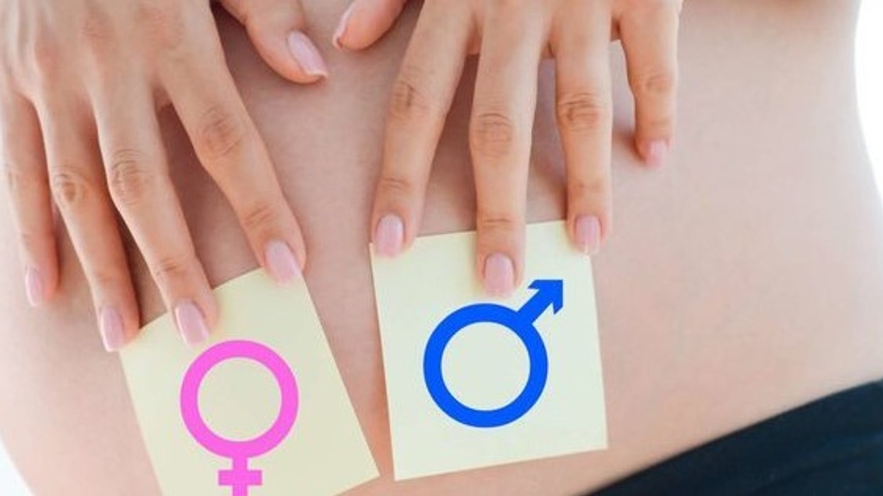 “Si të bëj djalë?”: Tregu i këshillave, miteve dhe boshllëqeve ligjore në Kosovë