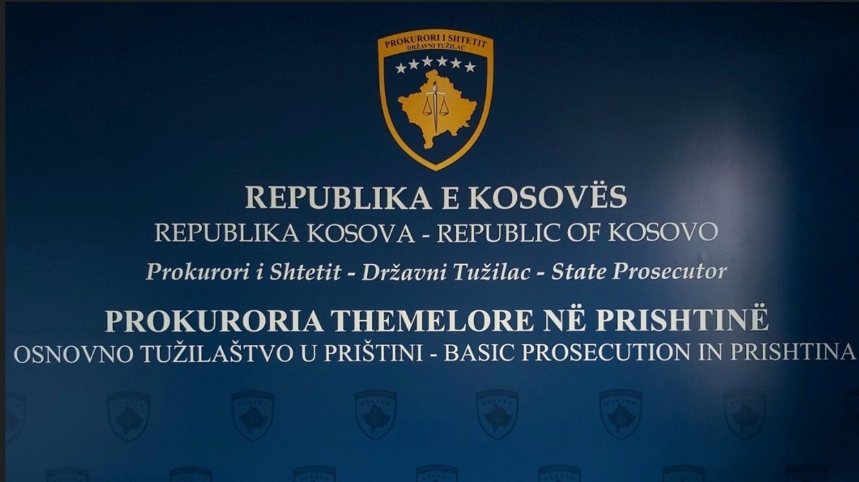 Ndalohet një person, dyshohet për ngacmim dhe detyrim
