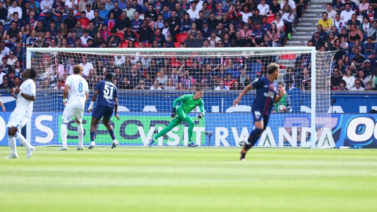 Luis Enrique i pushon yjet, PSG-ja ndalet nga Lorient