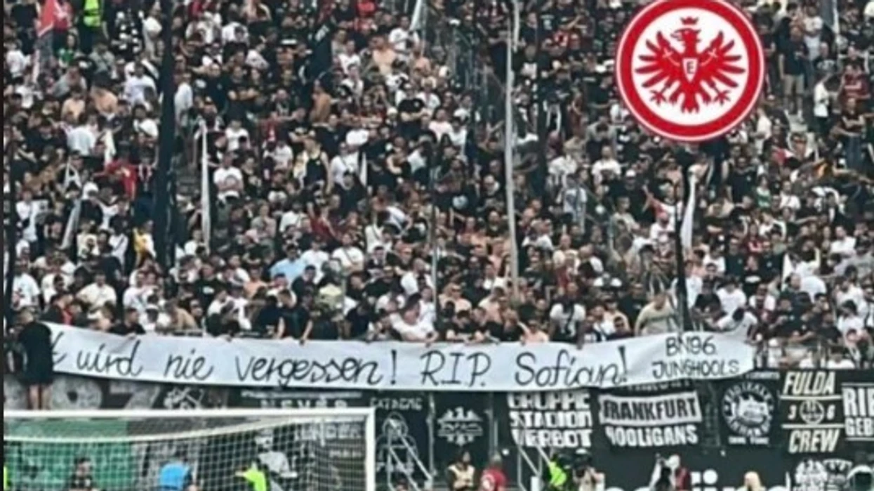 Homazhe prekëse në Bundesligë: Tifozët e Eintracht Frankfurt nderojnë të riun kosovar Sofian Podvorica