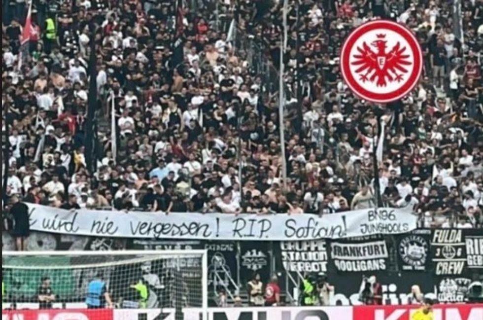 Homazhe prekëse në Bundesligë: Tifozët e Eintracht Frankfurt nderojnë të riun kosovar Sofian Podvorica
