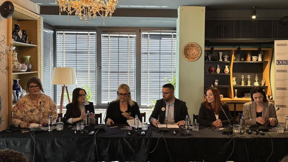 AGK: Gazetarët dhe mediat mbeten cak i sulmeve nga fjalori denigrues prej Qeverisë