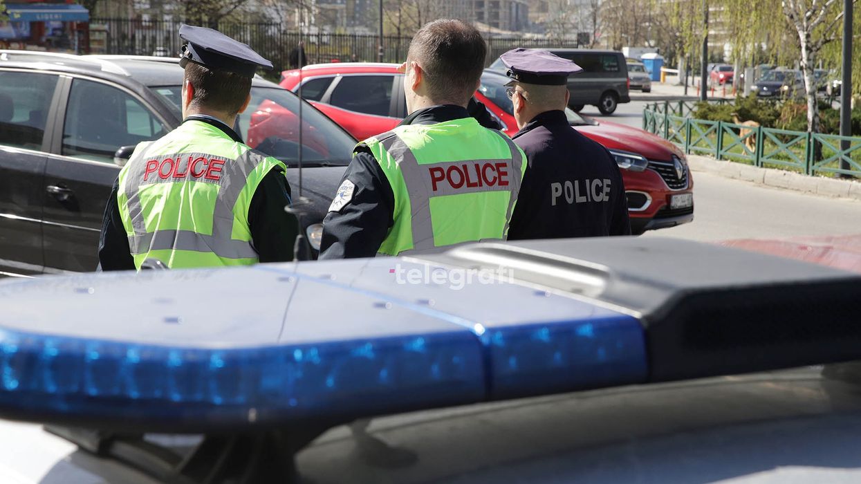 Policia ndalon garat ilegale në autostradë, sekuestron 4 vetura Policia ndalon garat ilegale në autostradë, sekuestron 4 vetura