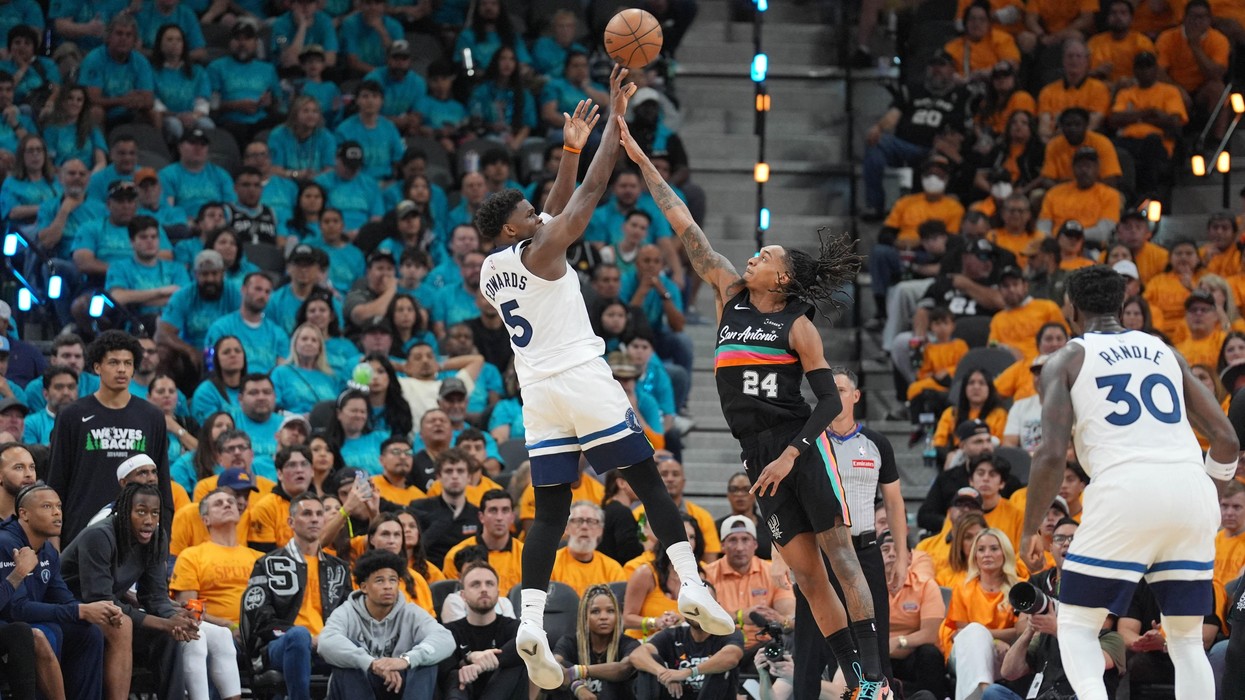 Minnessota dhe New York Knicks marrin fitoret e para në gjysmëfinale
