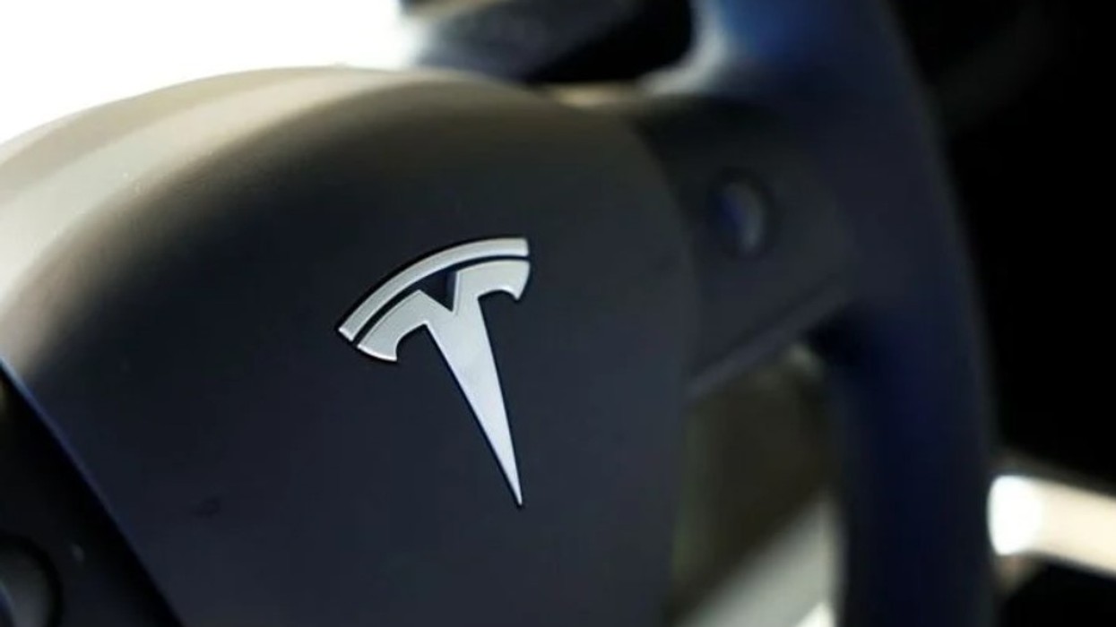 Të dhënat tregojnë se Tesla përballet me skepticizëm nga BE-ja lidhur me teknologjinë "Full Self-Driving"