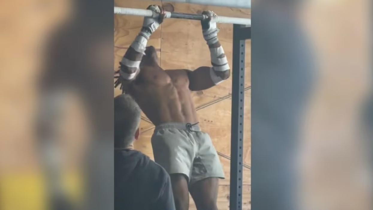 Burri nga Kalifornia bën 12,412 ‘pull-ups’ në 24 orë