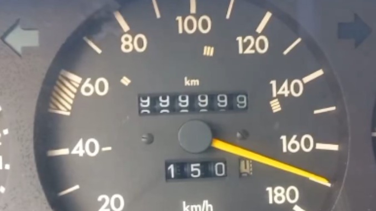 Një milion kilometra me Mercedesin - shikoni momentin kur ndodhi