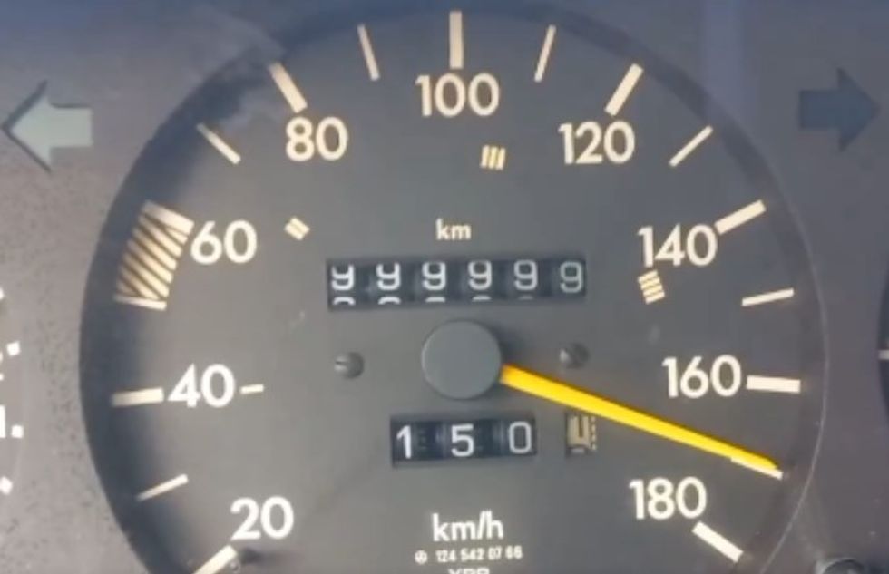 Një milion kilometra me Mercedesin - shikoni momentin kur ndodhi
