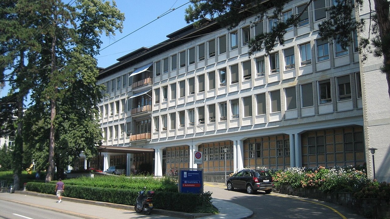 Skandal i madh në Spitalin Universitar të Cyrihut - nën udhëheqjen e një kirurgu italian vdiqën mbi 70 pacientë