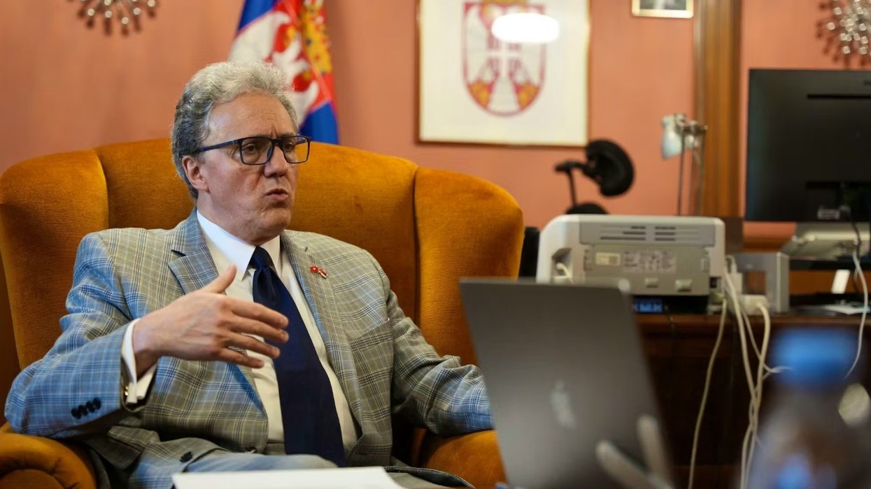 “I hapi rrugë narrativës serbe”: Kritika për mediumin zviceran ‘20 Minuten’ pas intervistës me ambasadorin serb në Bern