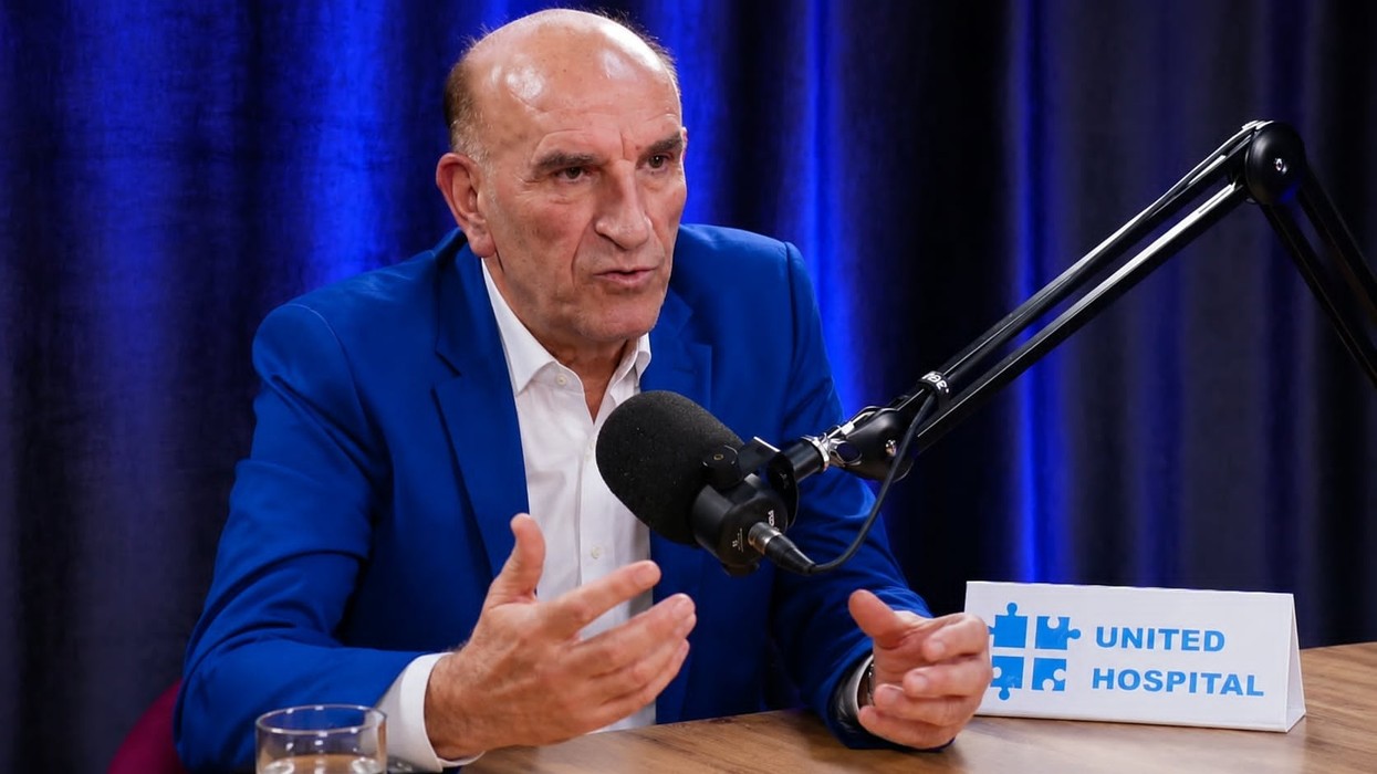 "Dikur prisnin jashtë derës...", si ka ndryshuar roli i burrit në shtatzëninë e gruas? Flet gjinekologu Sebajdin Gjini