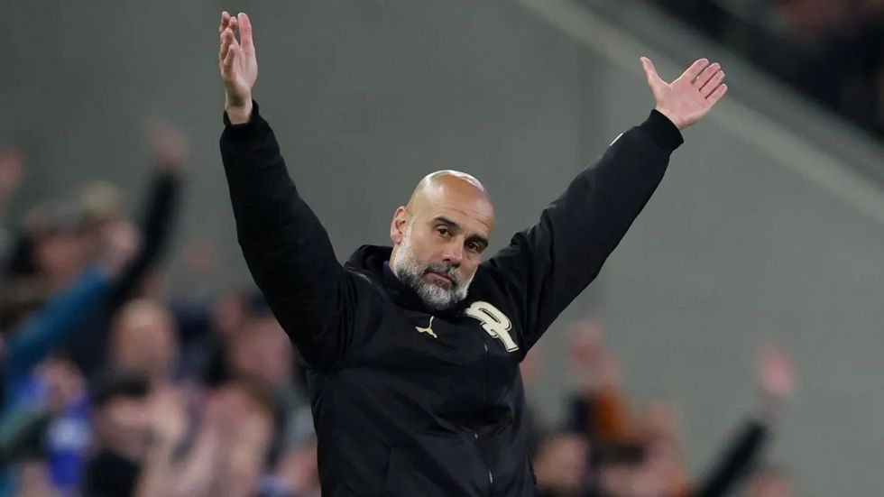 Trajneri i njohur po pret një telefonatë nga Man City nëse Guardiola vendos të largohet
