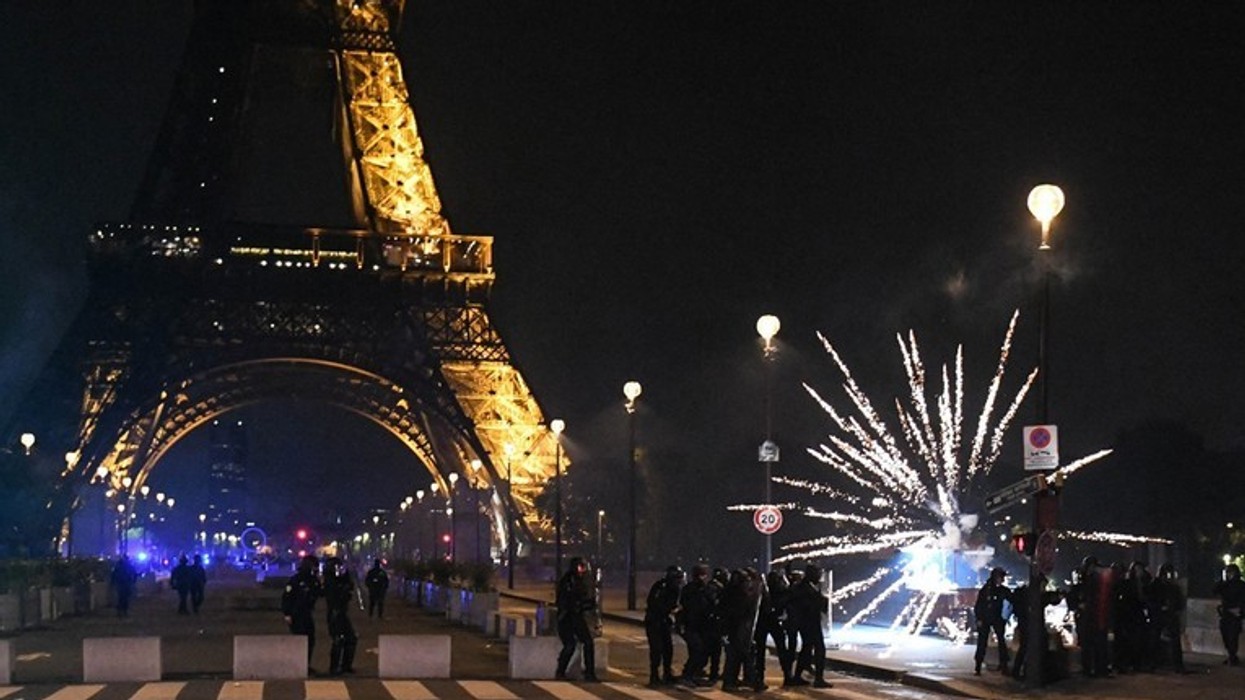 Trazira në Paris pas fitores së PSG-së - më shumë se 100 të arrestuar, 23 oficerë policie të lënduar