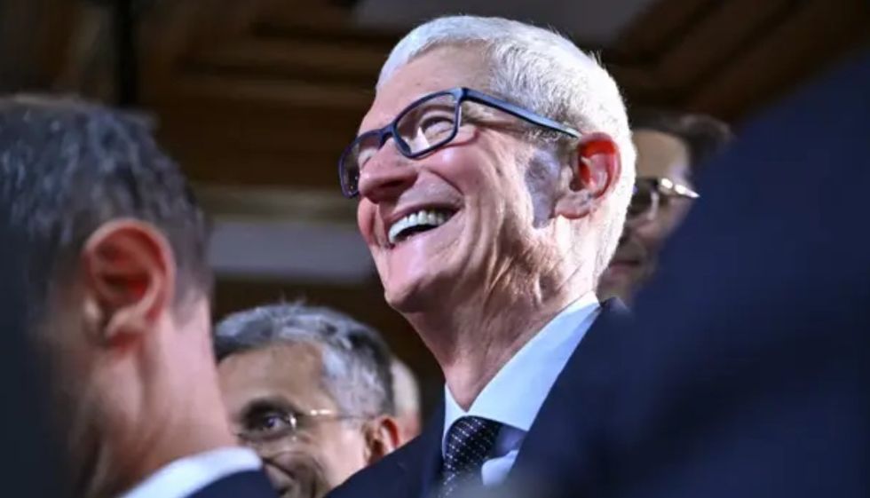 Nga iPhone 7 te iPhone 17 - premtimi i Tim Cook që u bë realitet