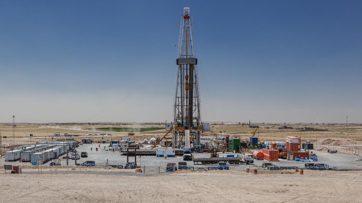 Iraku zbulon një rezervë prej 9 miliardë fuçi nafte pranë kufirit me Arabinë Saudite
