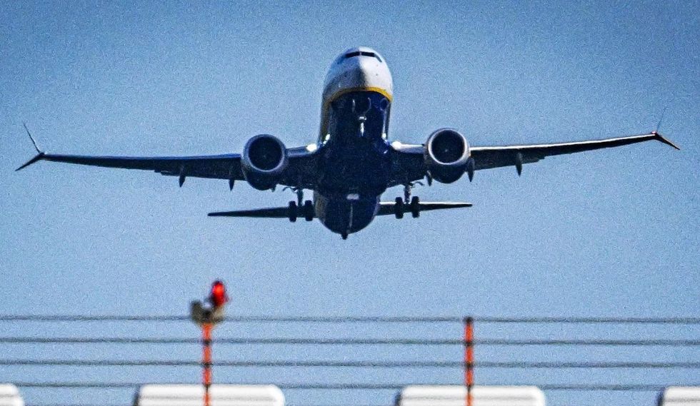 Një pasagjer i dehur detyroi aeroplanin të bënte një ulje emergjente - detaje të fluturimit nga Berlini në Alicante