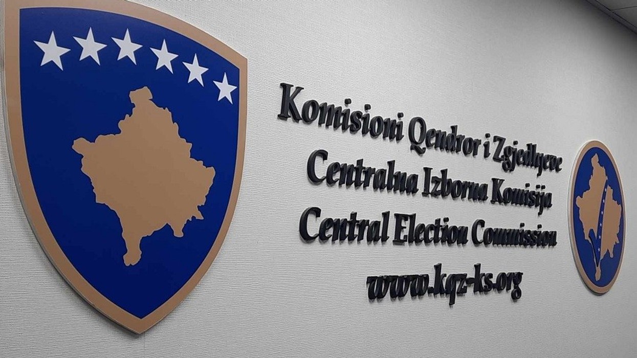 KQZ: 22 parti njoftuan për pjesëmarrje në zgjedhje, 8 për mospjesëmarrje