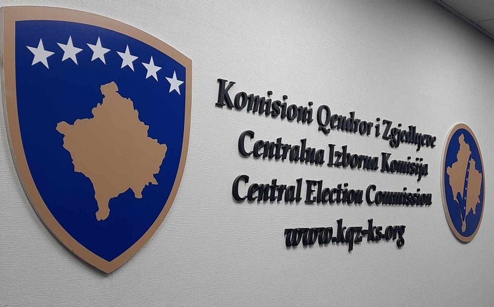 KQZ: 22 parti njoftuan për pjesëmarrje në zgjedhje, 8 për mospjesëmarrje