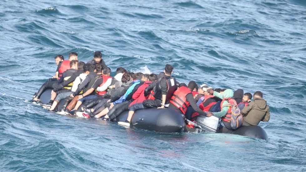Kalimet drejt Anglisë reklamohen në TikTok, “The Telegraph”: Bandat premtojnë udhëtime për vetëm 150 paund
