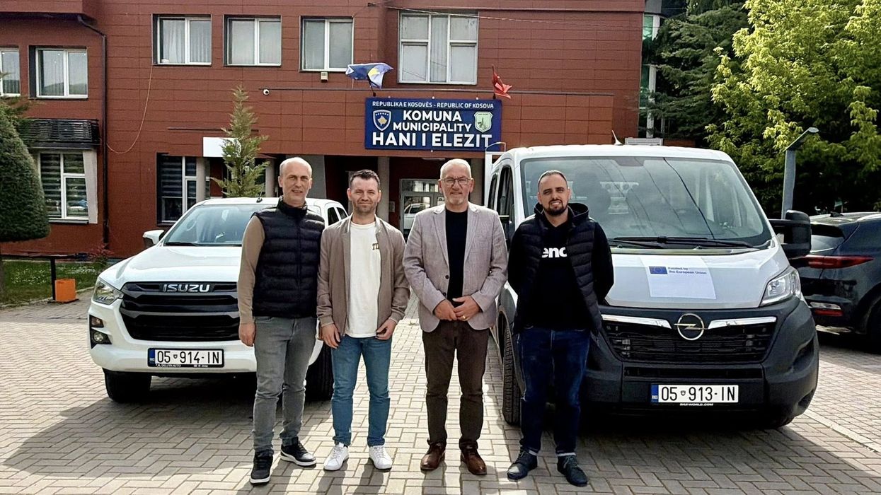 Hani i Elezit pranon dy automjete pune në kuadër të një projekti të financuar nga BE Hani i Elezit pranon dy automjete pune në kuadër të një projekti të financuar nga BE