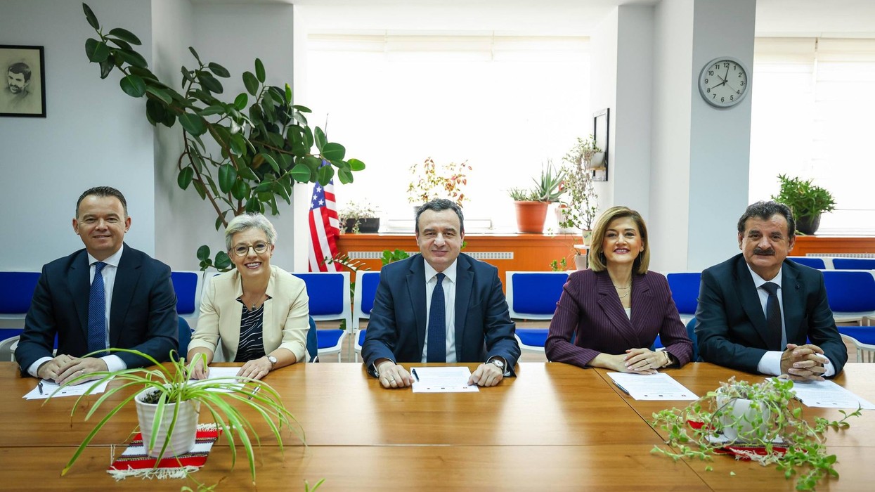 LVV koalicion me tri parti politike