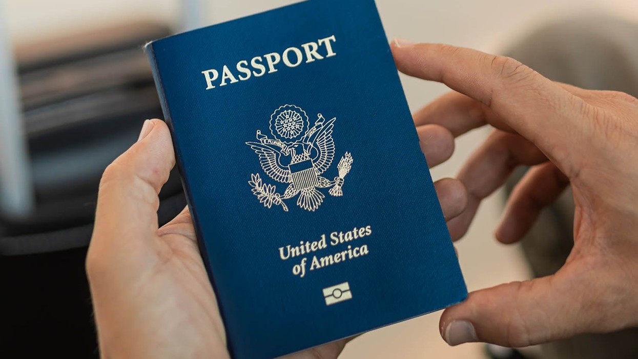 Prindërit me borxhe të mëdha rrezikojnë humbjen e pasaportës në SHBA