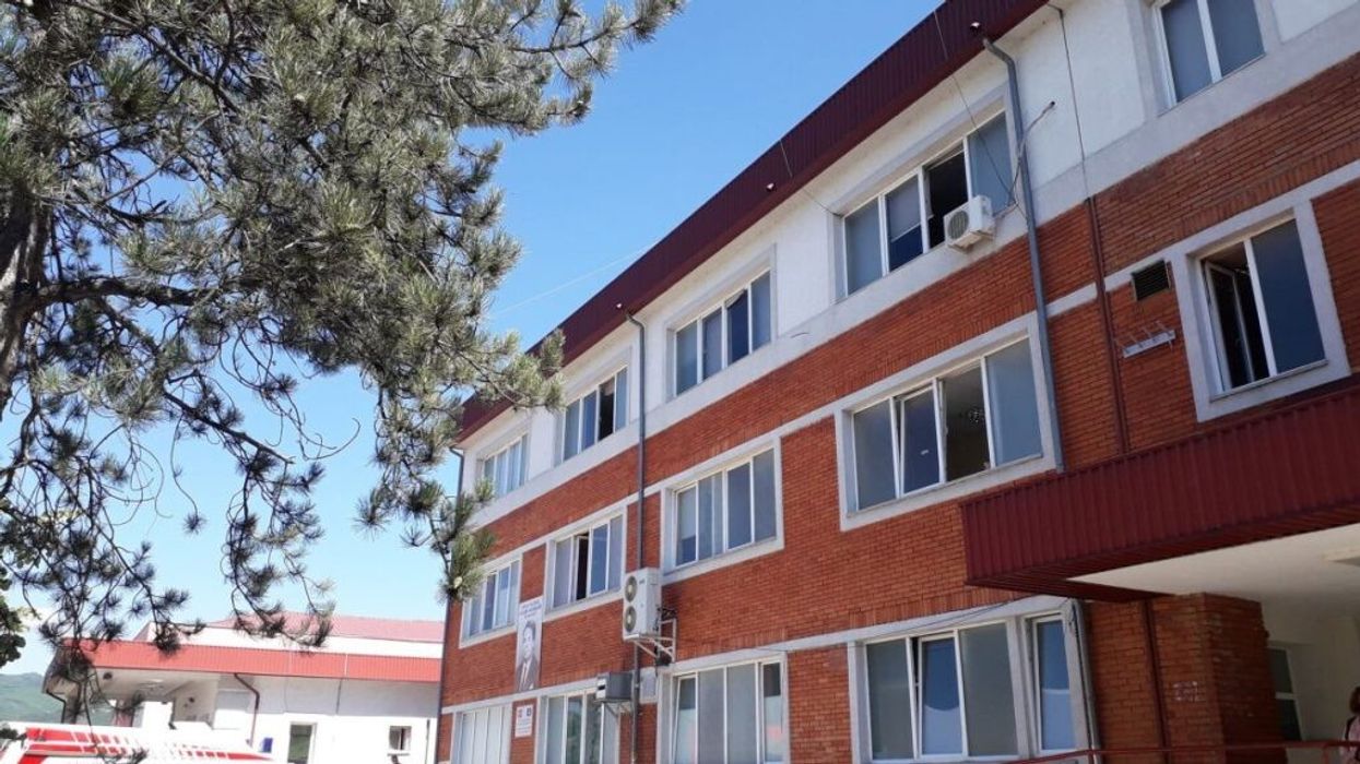 Spreji kundër gjarprit në marketin e Shupkovcit dërgon dy punëtore në spital Spreji kundër gjarprit në marketin e Shupkovcit dërgon dy punëtore në spital