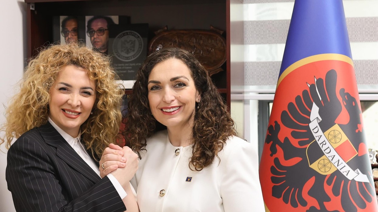 Albena Reshitaj me Vjosa Osmanin