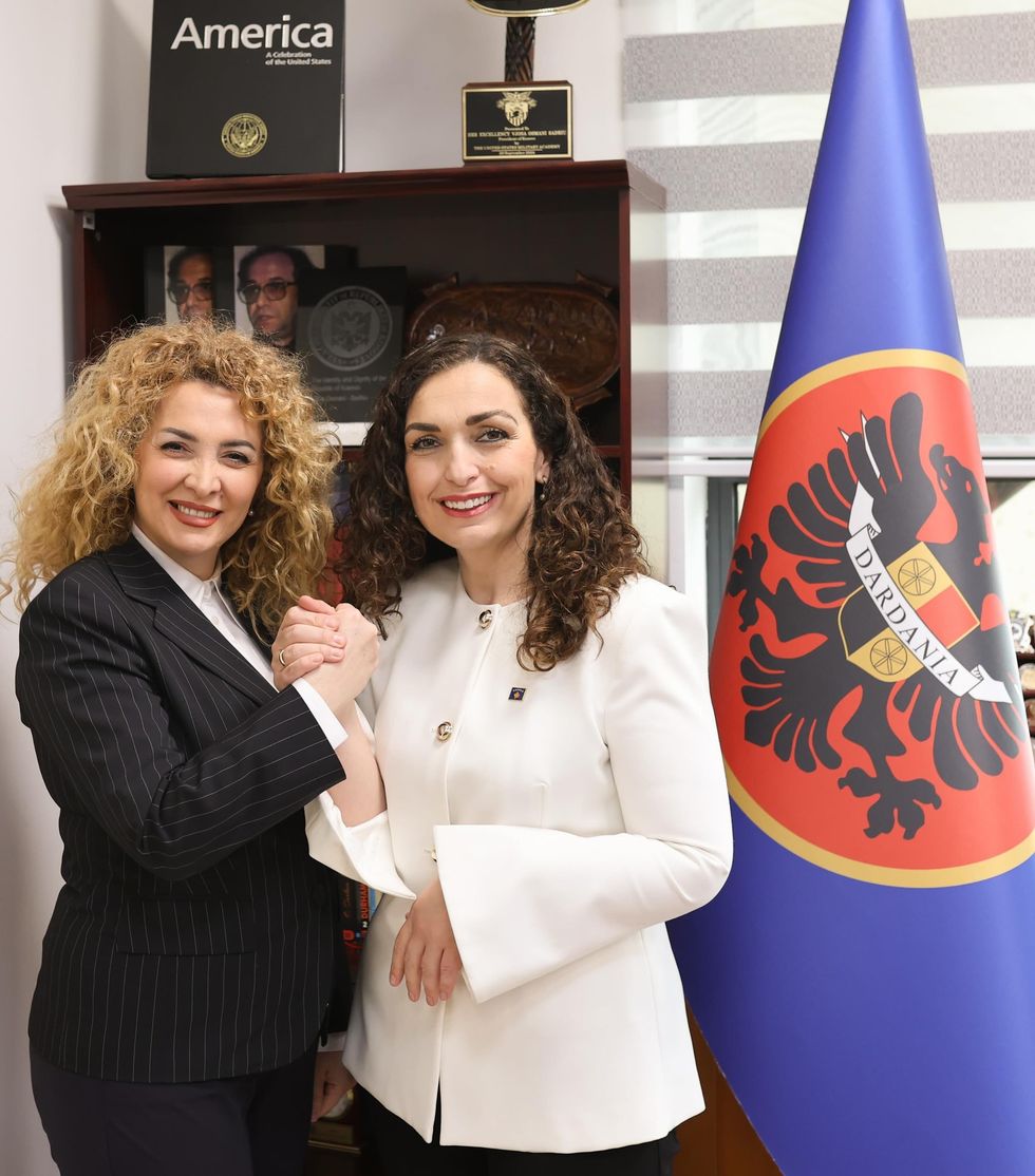 Albena Reshitaj me Vjosa Osmanin