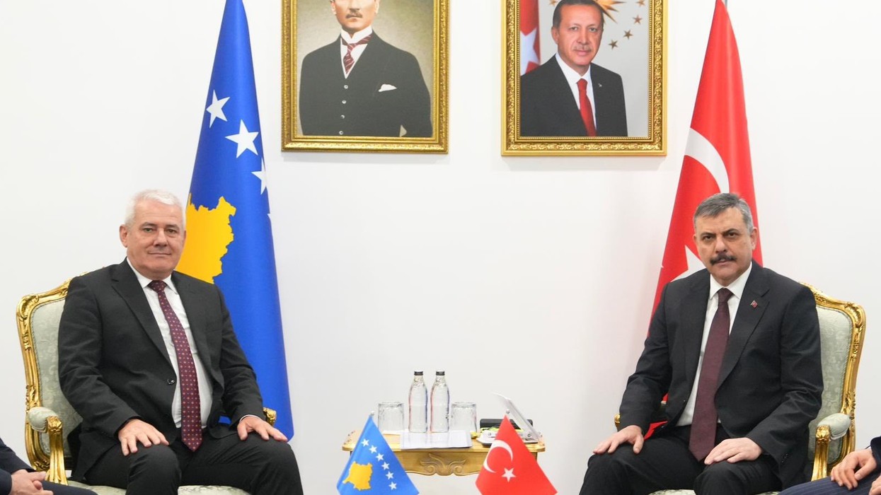 Sveçla takohet me homologun e tij turk: Riafirmuam gatishmërinë për thellimin e mëtejmë të bashkëpunimit bilateral ndërmjet Kosovës dhe Turqisë