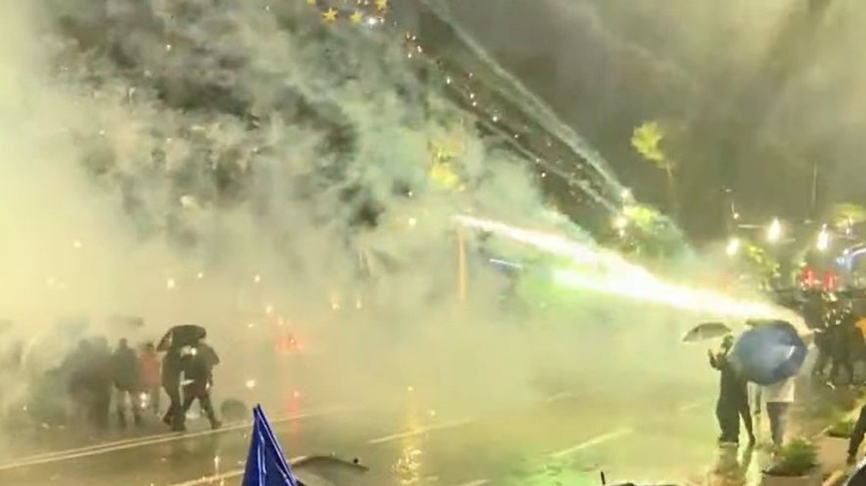 Përshkallëzohen tensionet në protestën e opozitës në Tiranë