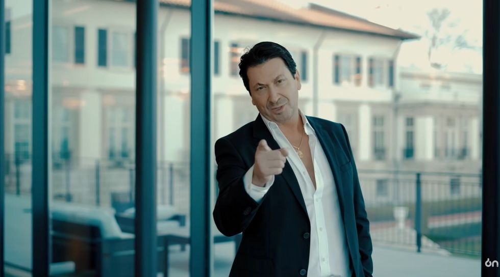Aleksandër Gjelaj vjen me këngën e re “Oj nanë”