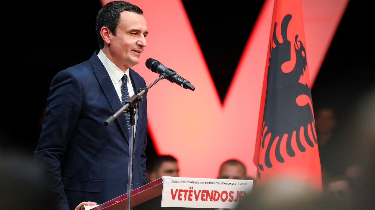 Albin Kurti nominohet kandidat për kryeministër nga LVV